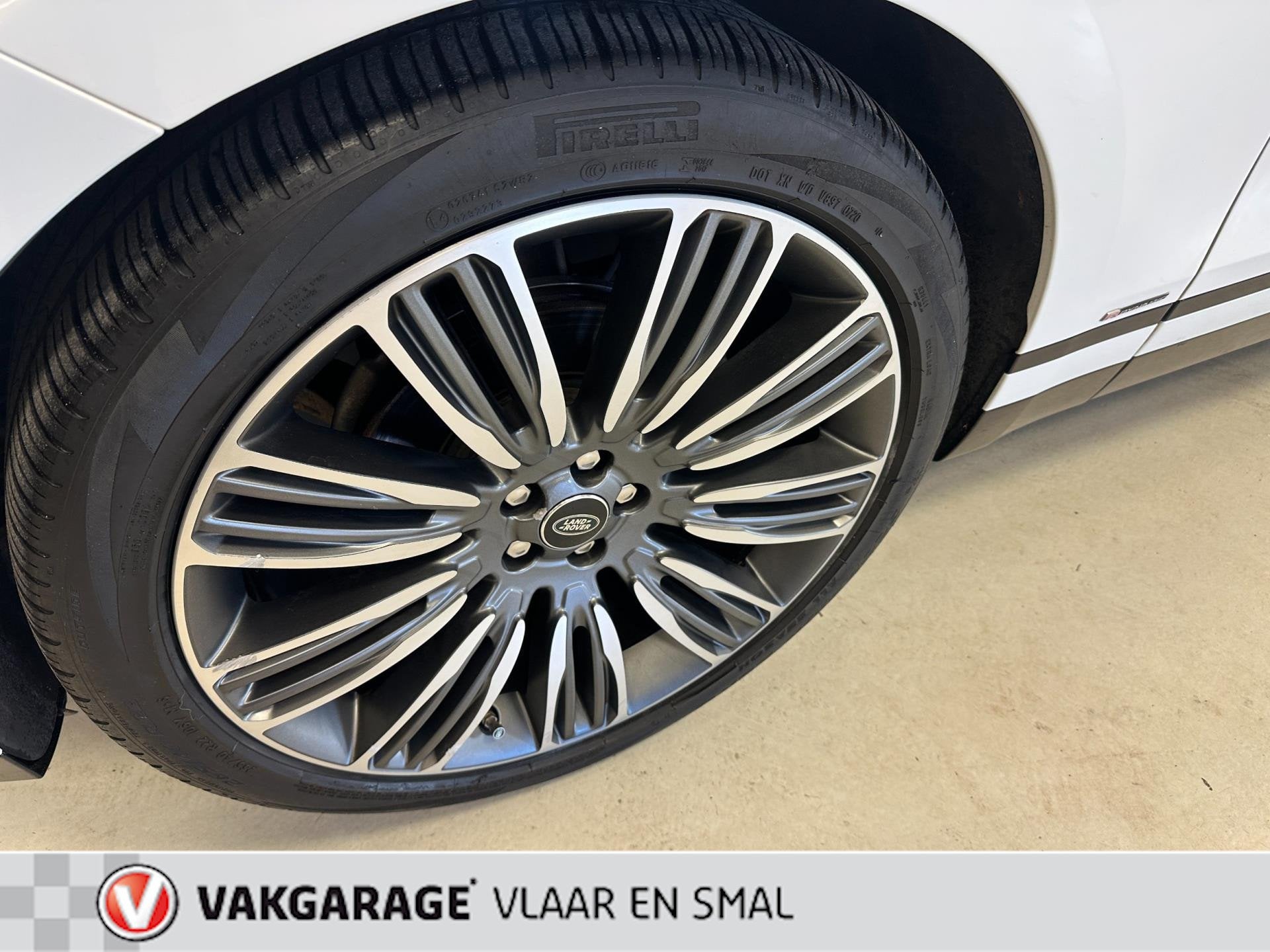 Land Rover RANGE ROVER VELAR 2.0 I4 Turbo AWD SE R-Dynamic-T, Auto's, Dealer onderhouden, Gebruikt, 4 cilinders, Range Rover Velar