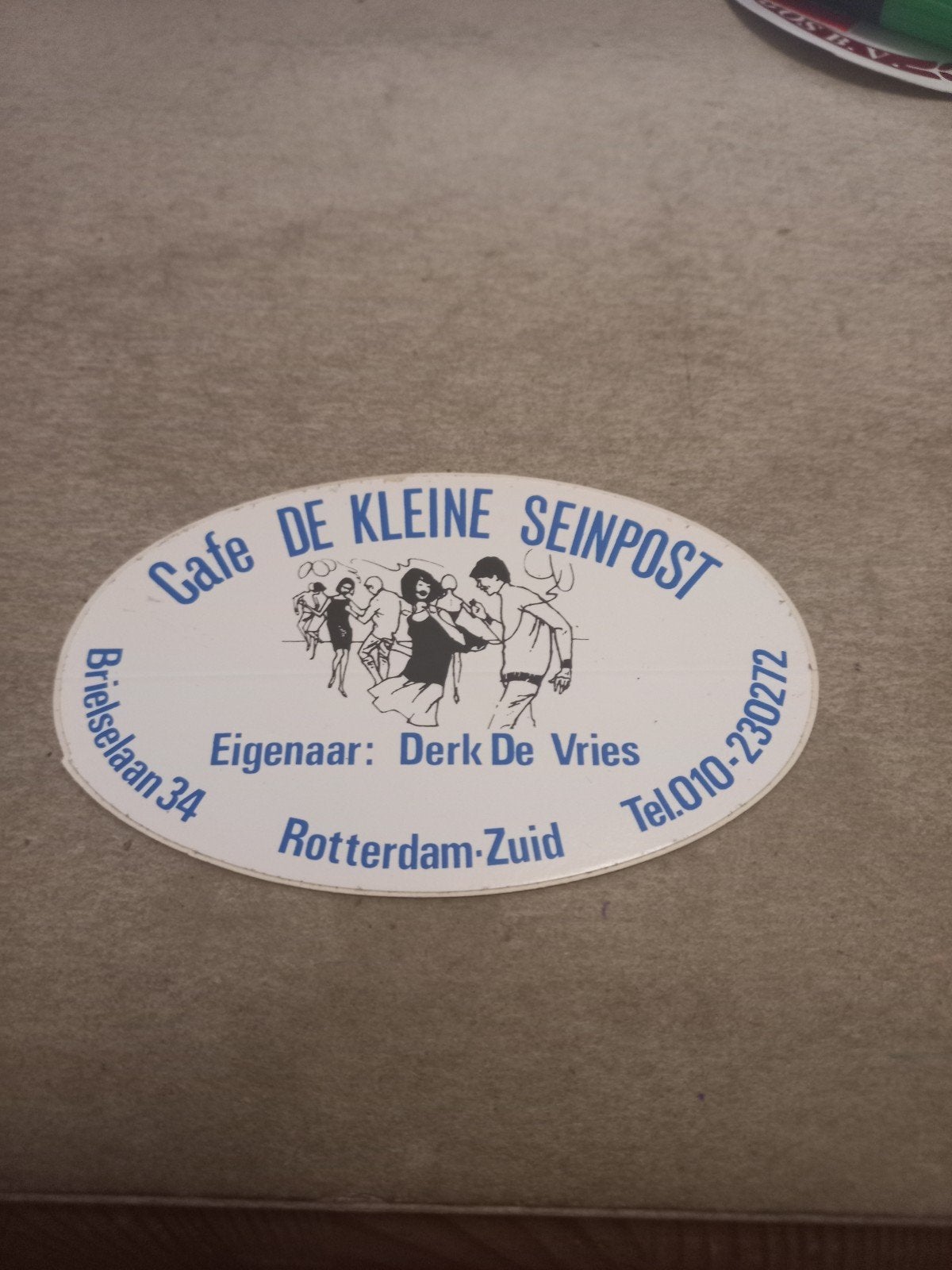 Vintage Reclamesticker Cafe De Kleine Seinpost Rotterdam, Ophalen of Verzenden, Gebruikt