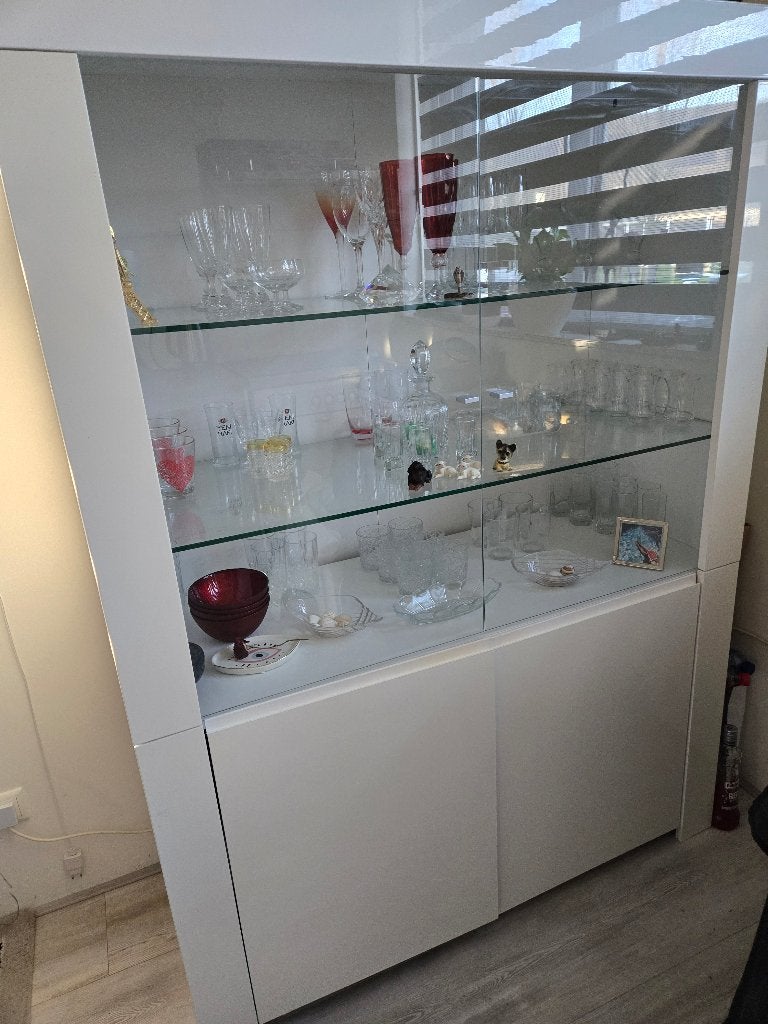 Luxe Glanswitte Vitrinekast met 2 Glazen Planken, Huis en Inrichting, Ophalen, 50 tot 100 cm, Zo goed als nieuw, 150 tot 200 cm