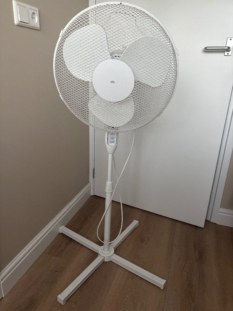 Ventilator 2 stuks, Witgoed en Apparatuur, Ophalen, Ventilator met afstandsbediening, Gebruikt, Vloerventilator