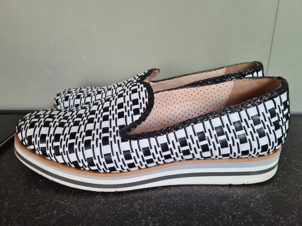 PERTINI maat 39,5, handgemaakte loafers/schoenen., Kleding | Dames, Schoenen, Ophalen of Verzenden, Zo goed als nieuw, PERTINI Spaans design.