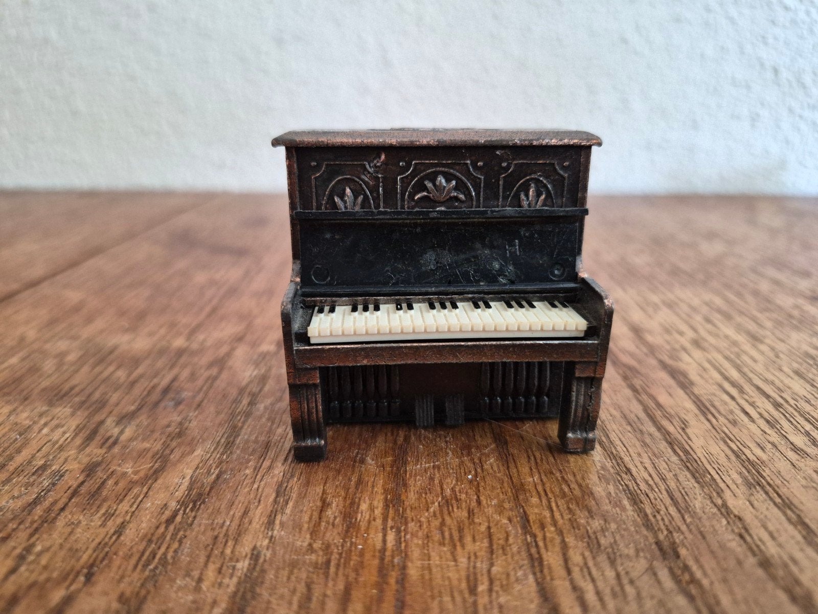Antieke miniatuur piano puntenslijper, Ophalen of Verzenden, Gebruikt