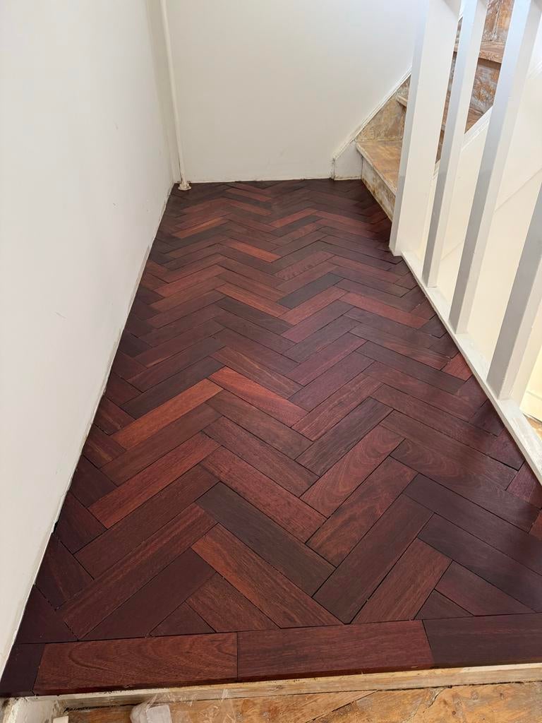 Merbau massief parket - 20 m² / visgraat parket, Parket, Gebruikt, Bruin, Ophalen of Verzenden