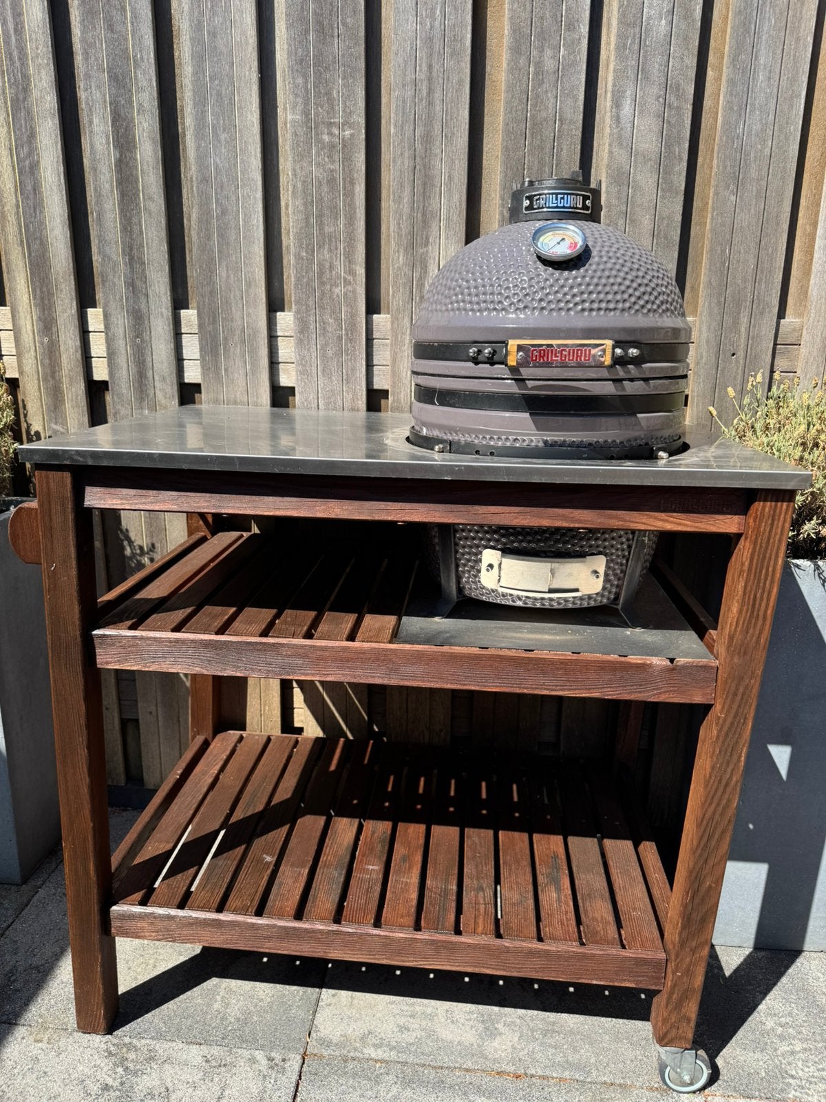 Grill guru compact kamado, Tuin en Terras, Houtskoolbarbecues, Ophalen, Gebruikt, Met accessoires