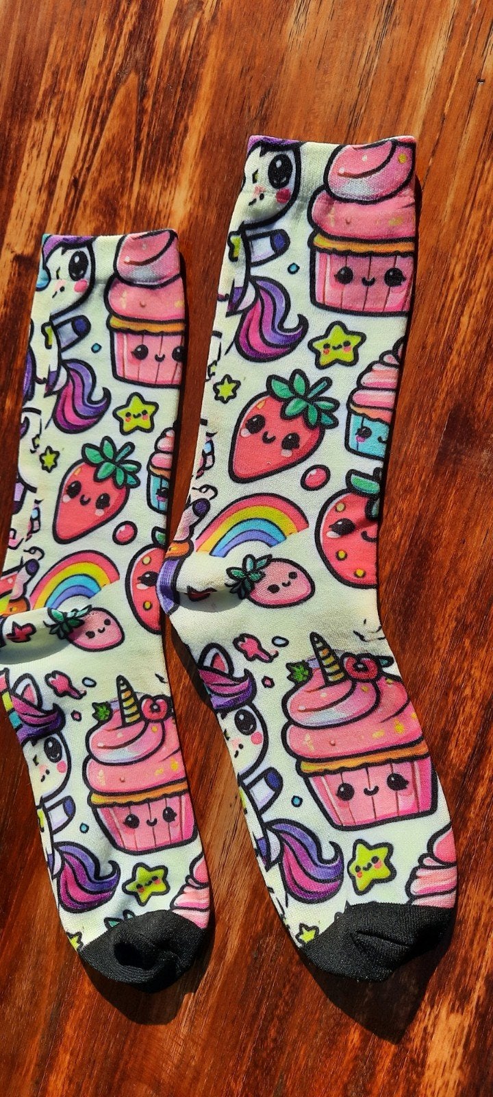 Nieuwe vrolijke sokken met eenhoorns en aardbeien, mt 39-43, Kleding | Dames, Sokken en Kniesokken, Overige kleuren, Nieuw, Ophalen of Verzenden