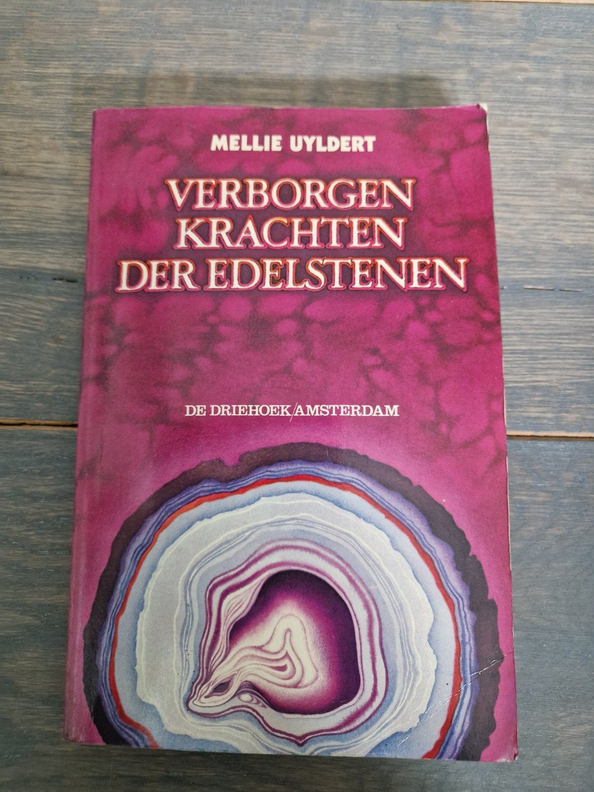 Verborgen Krachten der Edelstenen - Mellie Uyldert, Gelezen, Achtergrond en Informatie, Spiritualiteit algemeen, Ophalen of Verzenden