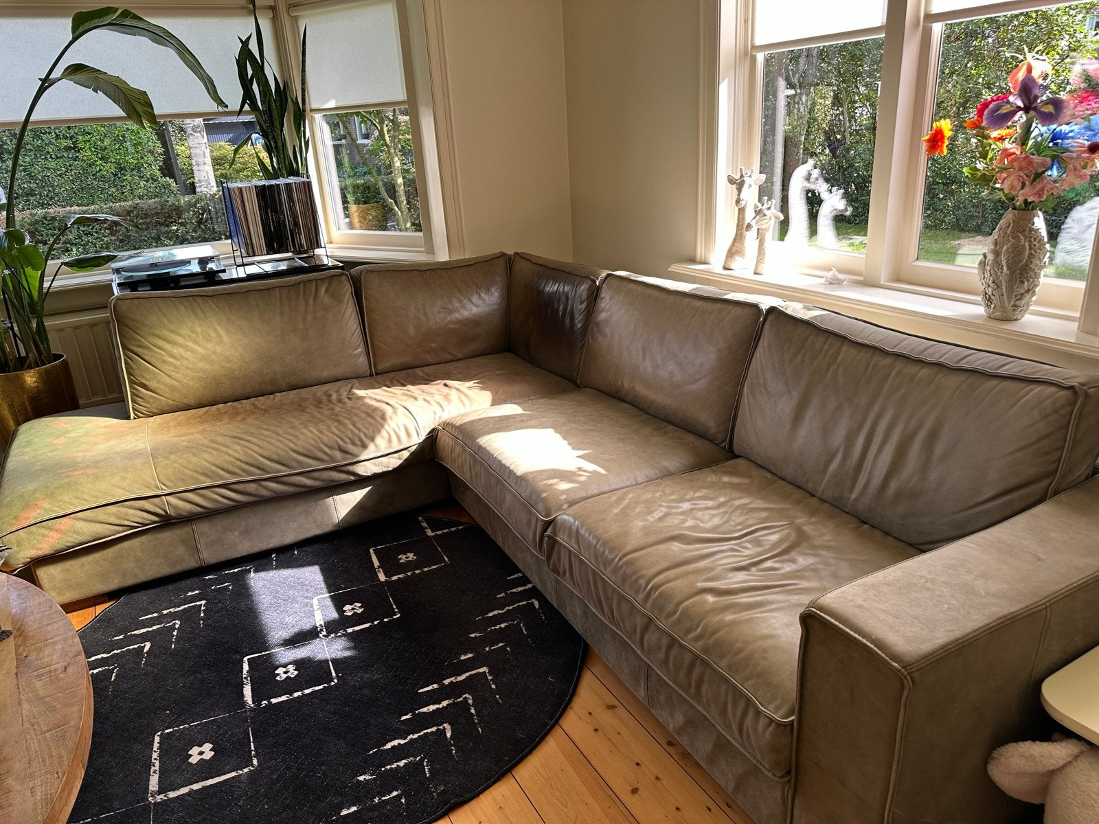 Leren hoekbank, comfortabel en ruim, Gebruikt, 100 tot 125 cm, Hoekbank, 300 cm of meer