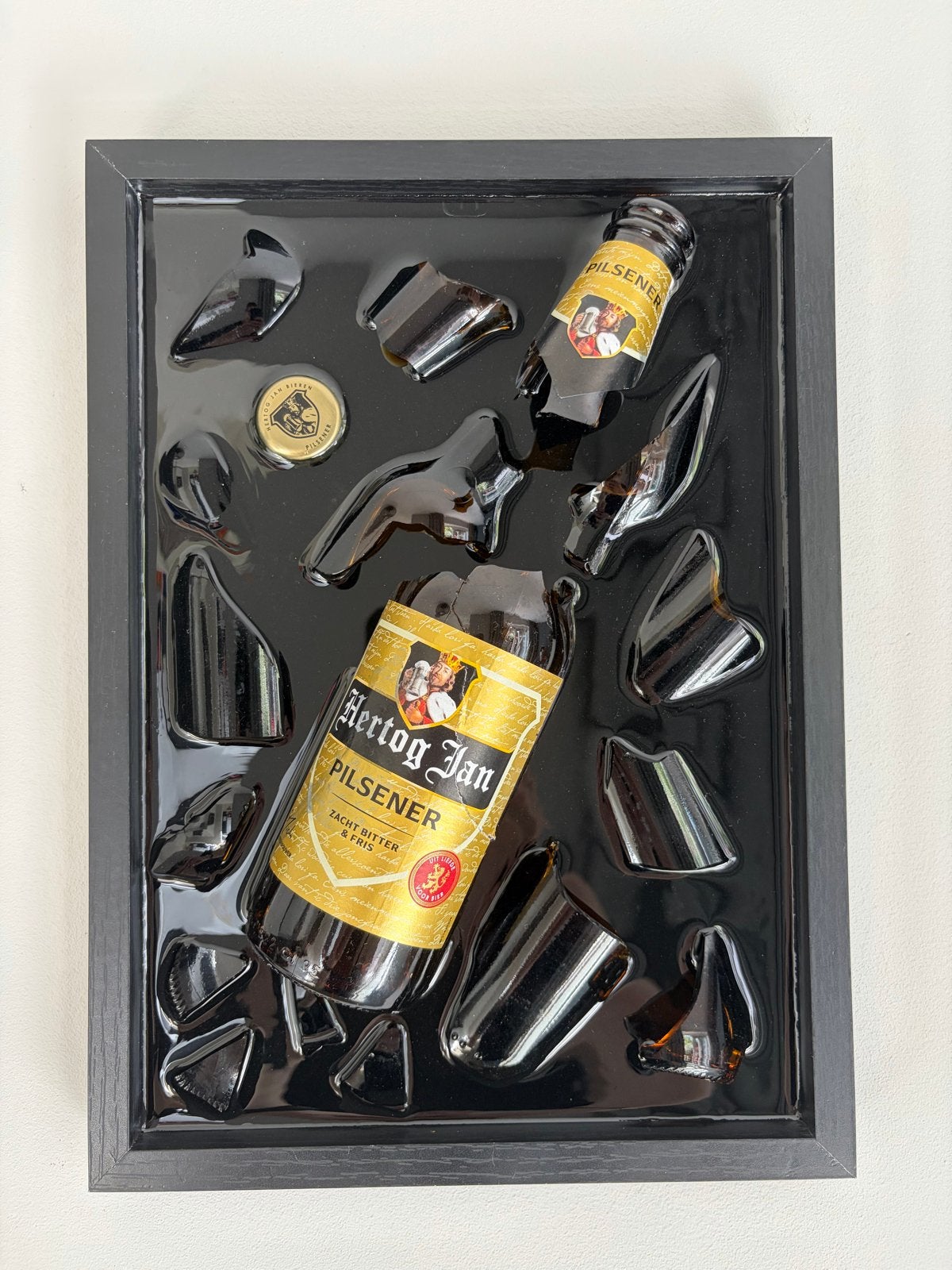 Unieke kunst Hertog Jan bierflesje - epoxy met zwarte lijst., Ophalen, Minder dan 50 cm, Oorspronkelijke maker, Overige typen