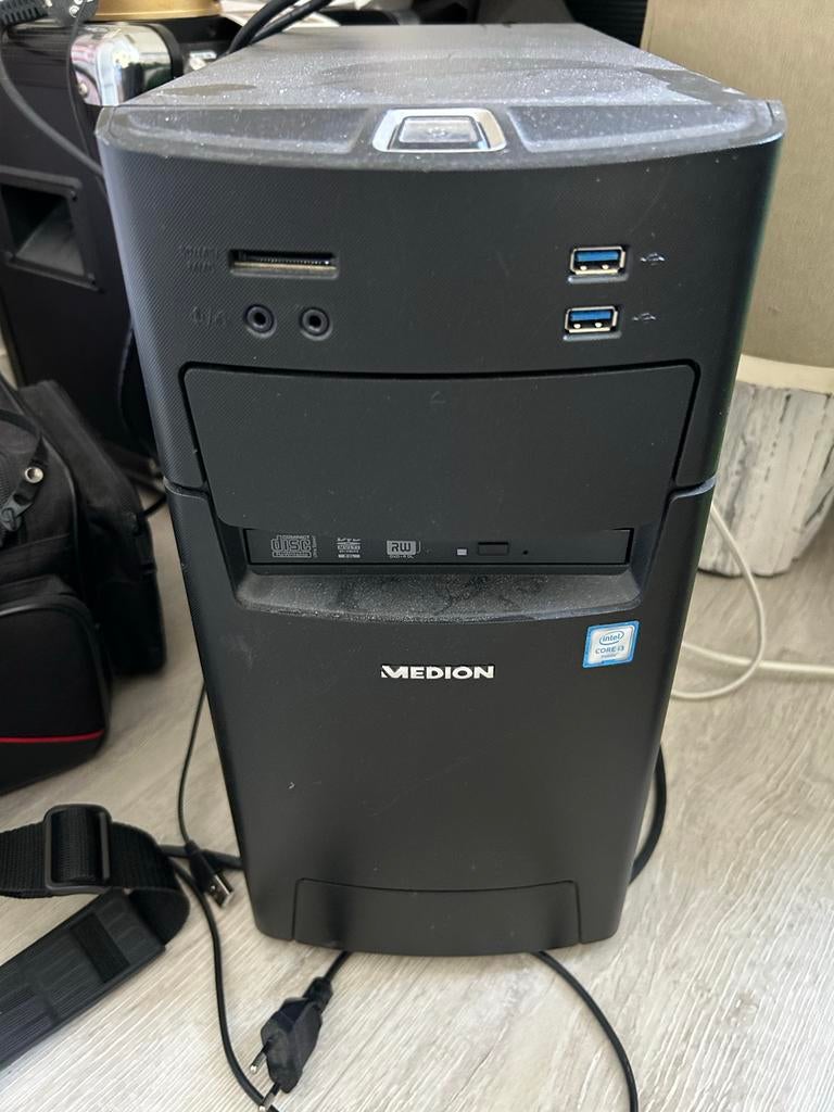 Medion Akoya P2140 D Desktop PC - Goed werkend, Computers en Software, Computerbehuizingen, Ophalen, Zo goed als nieuw