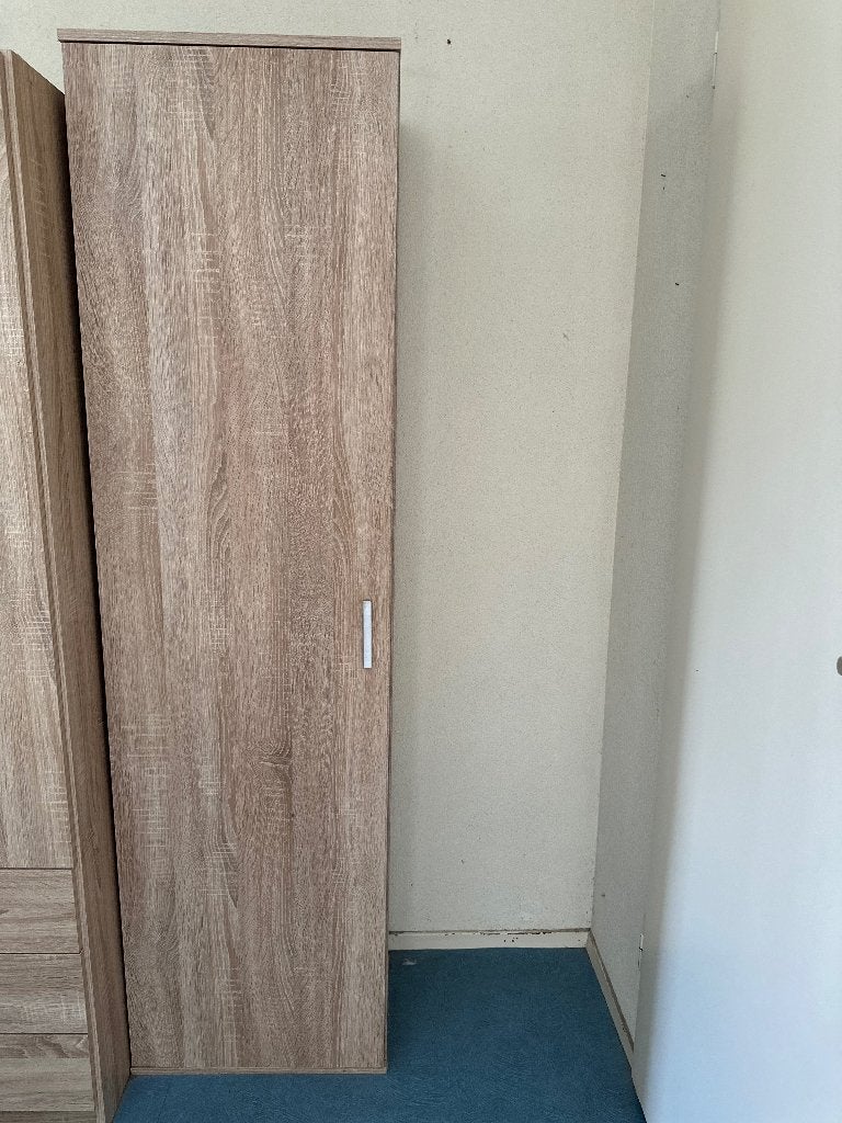 Smalle hoge kast / kledingkast (Eikenlook), Huis en Inrichting, Kasten | Kledingkasten, Ophalen, Met plank(en), Eikenhout, 50 tot 100 cm