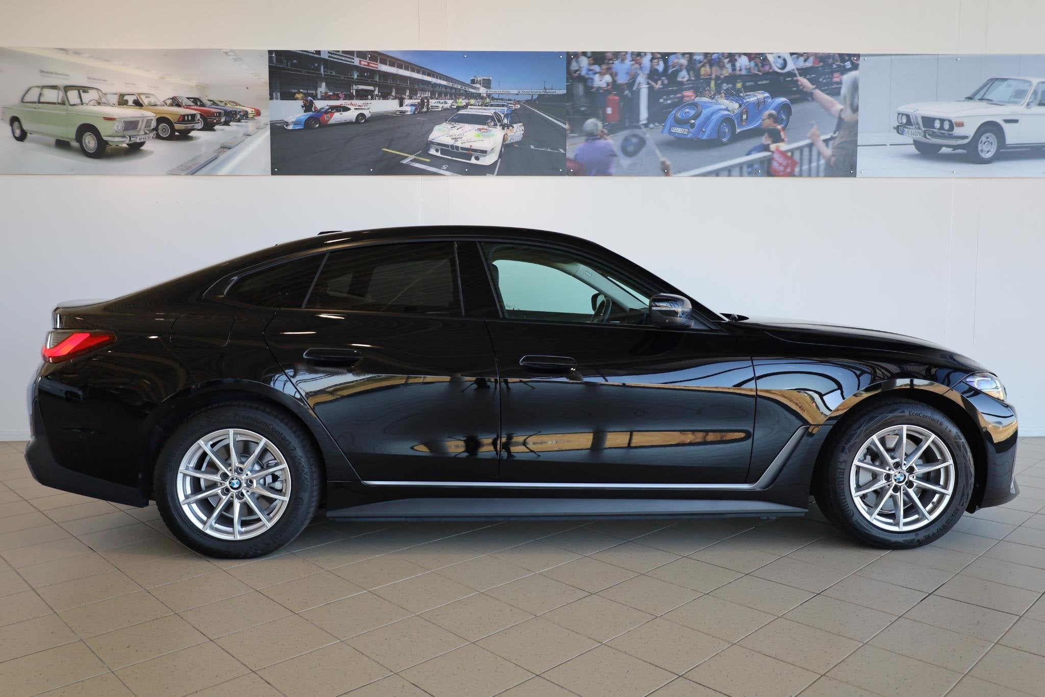 BMW i4 eDrive40 | Rondomzicht Camera | Stoelverwarming | Dri, Auto's, Achterwielaandrijving, Met garantie (alle), Automatische klimaatregeling