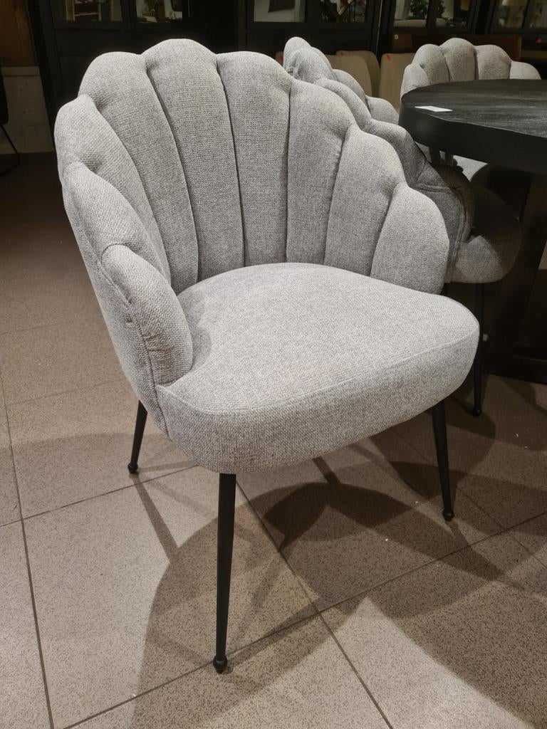 Nieuwe eetkamerstoel schelp model grijs op zwarte poot €75ps, Ophalen, Industrieel landelijk barok brocante koloniaal boheems vintage