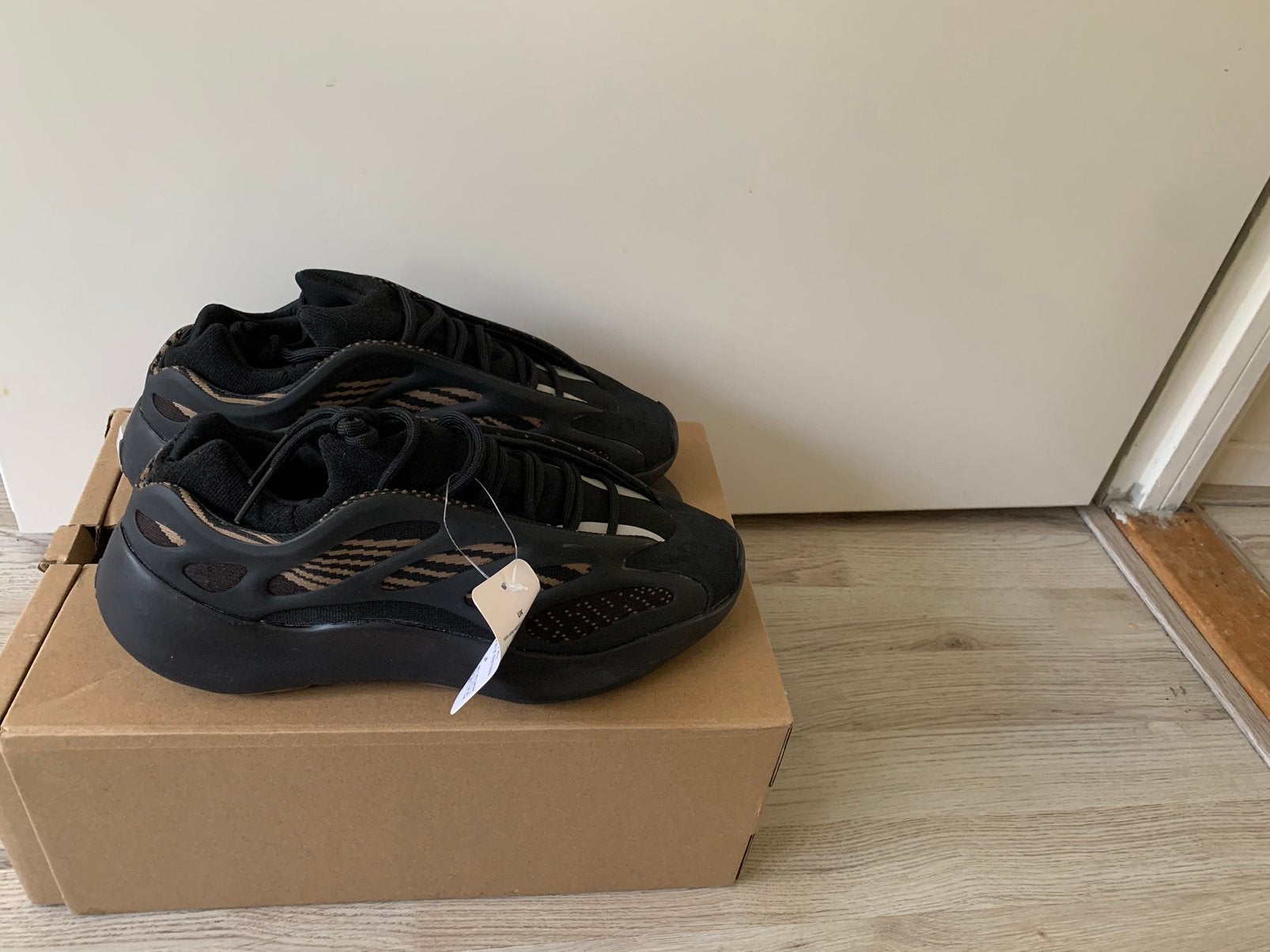 Yeezy sneakers - schoenen valt als maat 42,5, Ophalen, Nieuw, Zwart, Sneakers of Gympen