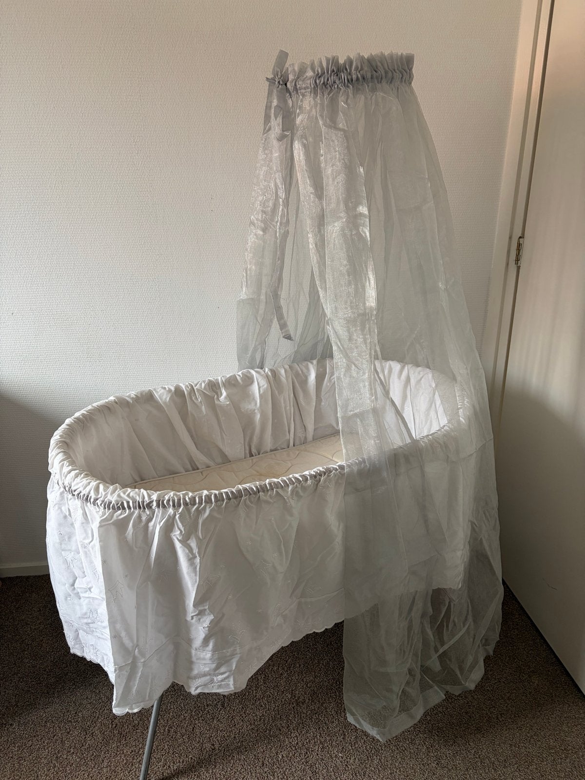 Vintage Rotan Wiegje met Hemeltje, Matras en Bekleding, Ophalen, Gebruikt, Wieg