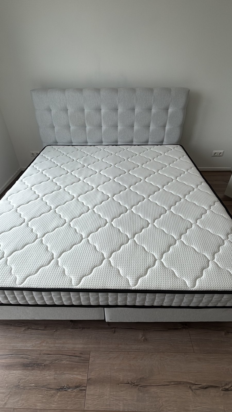 Mooie grijze boxspring 180x200 cm, Ophalen, Wit, Tweepersoons, Zo goed als nieuw