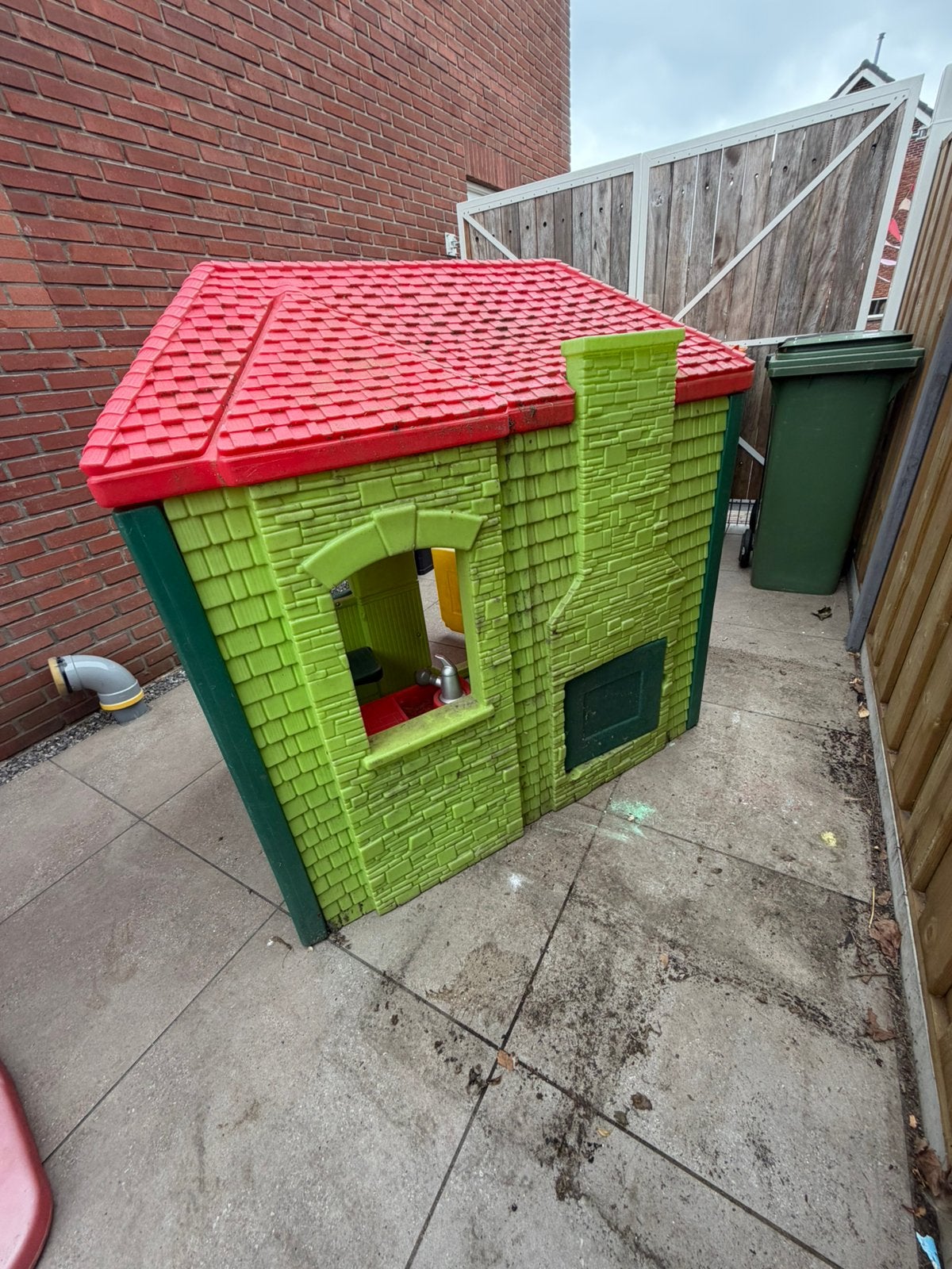 Little tikes speelhuis en glijbaan, Kinderen en Baby's, Speelgoed | Buiten | Speelhuisjes, Ophalen, Zo goed als nieuw, Hout