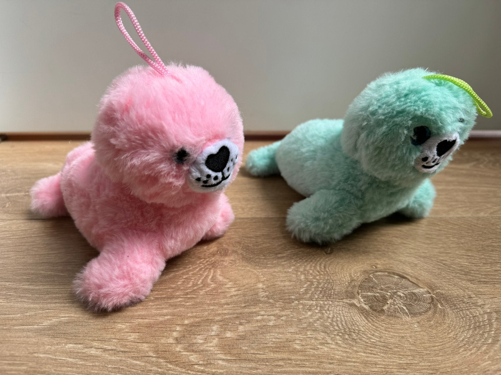 Zeehond knuffel roze & groen p.s. € 1,-, Ophalen of Verzenden, Zo goed als nieuw, Overige typen, Klein (minder dan 20 cm)