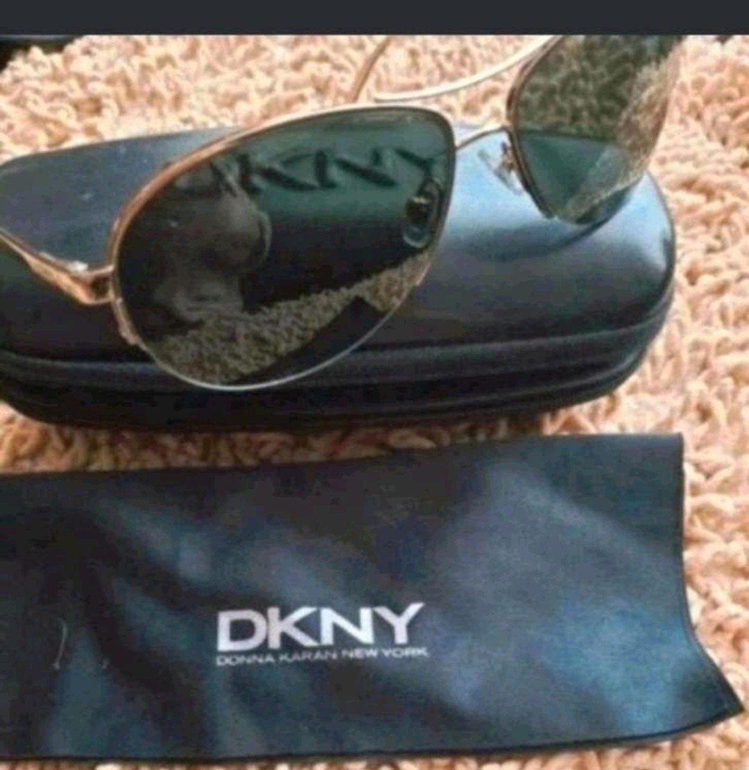 Nieuw DKNY piloten zonnebril dames, Sieraden, Tassen en Uiterlijk, Overige merken, Zonnebril, Overige kleuren, Verzenden