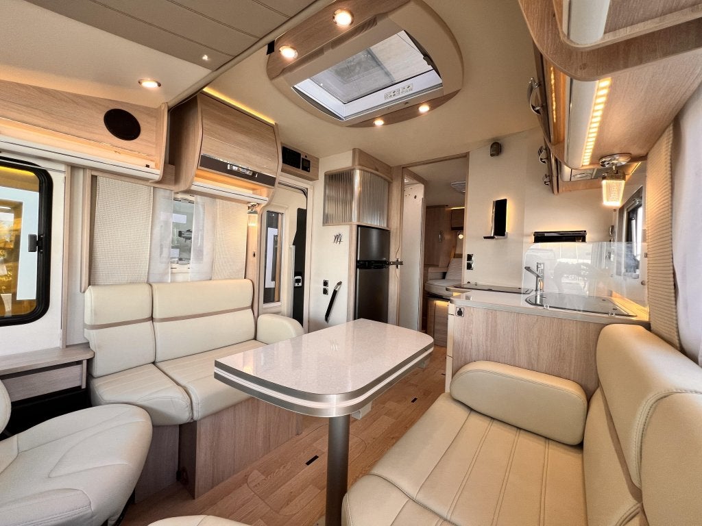 Rapido 8086 DF Queensbed hefbed, Caravans en Kamperen, Achteruitrijcamera, Ringverwarming, Tot en met 2, Bedrijf