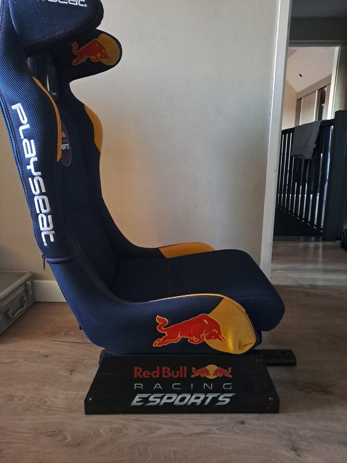 redbull e-sport playseat + logitec stuur en pedalen + F1 25, Spelcomputers en Games, Ophalen, Zo goed als nieuw, Playseat of Racestoel