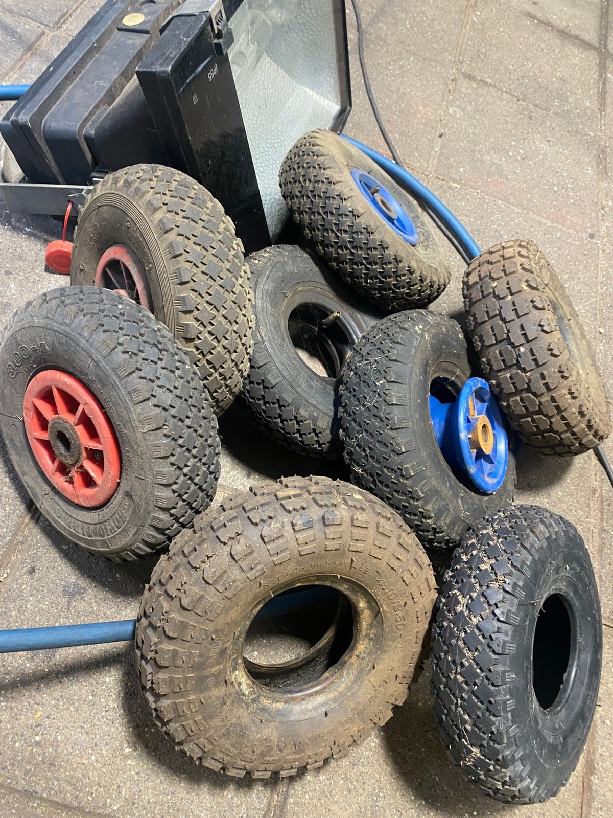 Luchtbandjes 4.10/3.50-4 en 300-4 8X, 100 liter of meer, Ophalen, Zo goed als nieuw, Transportkar