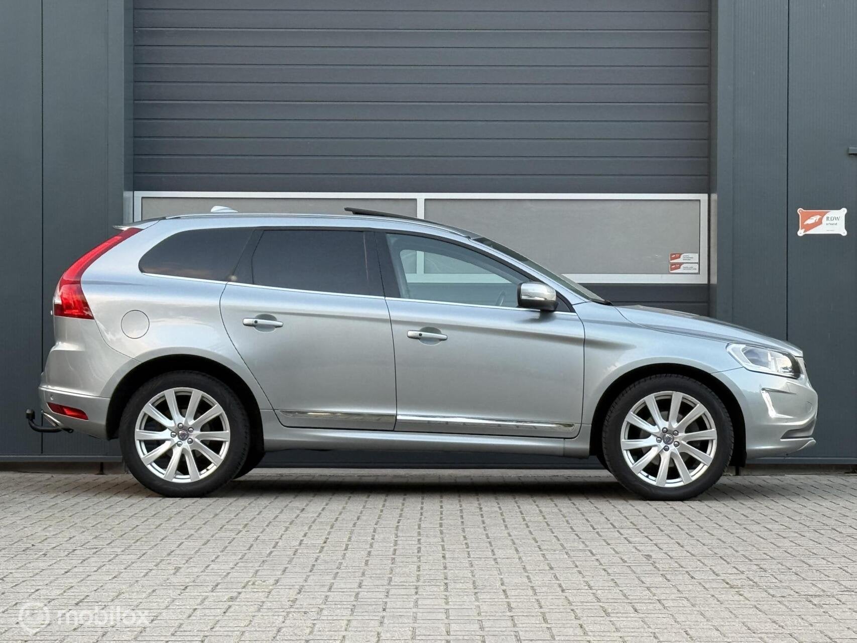 Volvo XC60 2.0 D4 Automaat FWD Summum Polar+ Four-C, Dealer onderhouden, 1800 kg, 1969 cc, Leder