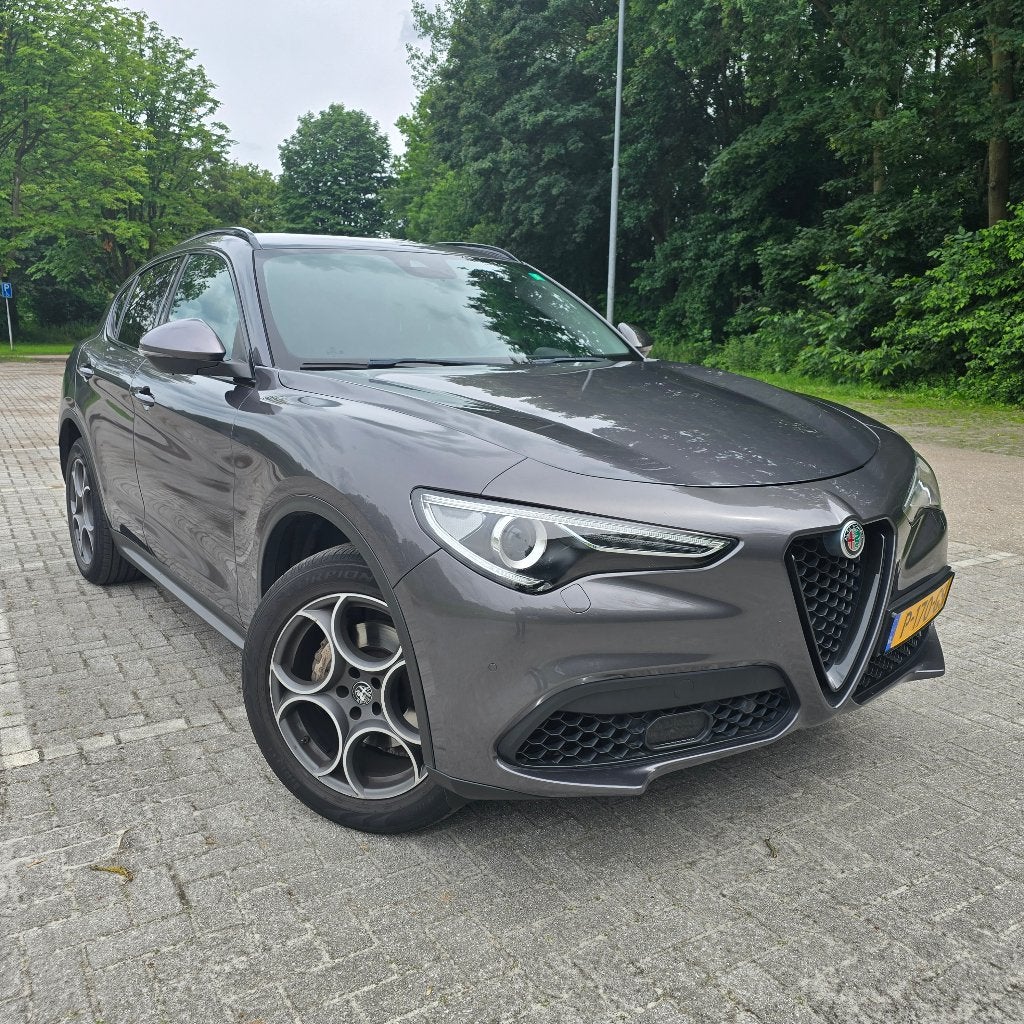 Alfa Romeo Stelvio 2.0 280pk AT AWD 2018 Grigio Vesuvio., Auto's, Automaat, 1995 cc, 4 cilinders, 310 pk