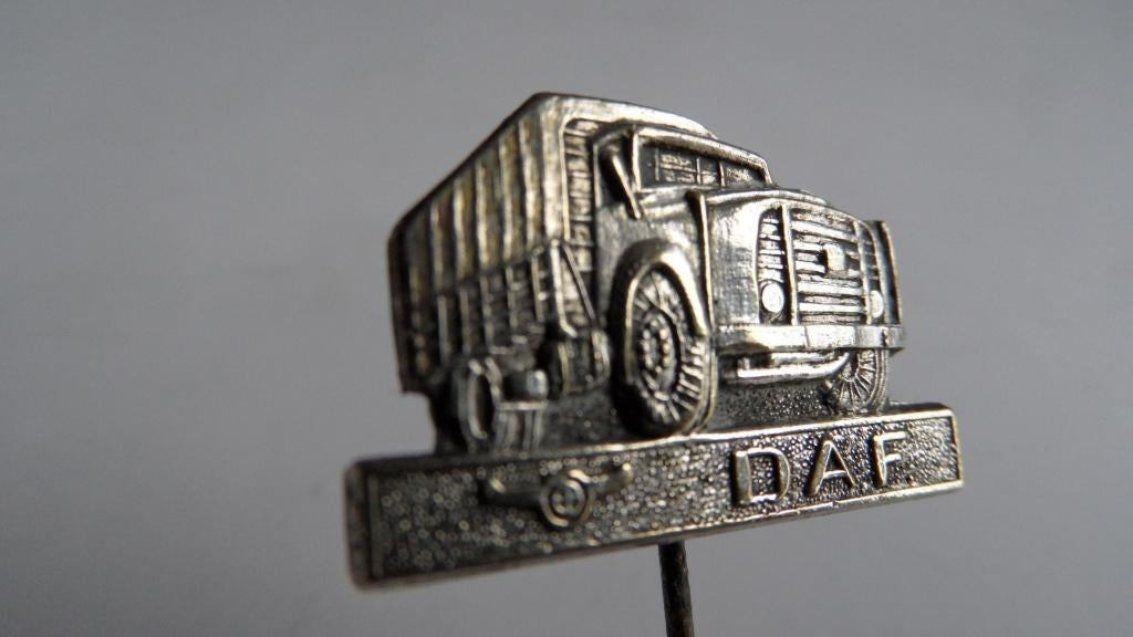 DAF Torpedo oldtimertruck speld, Verzamelen, Verzenden, Gebruikt, Transport, Speldje of Pin