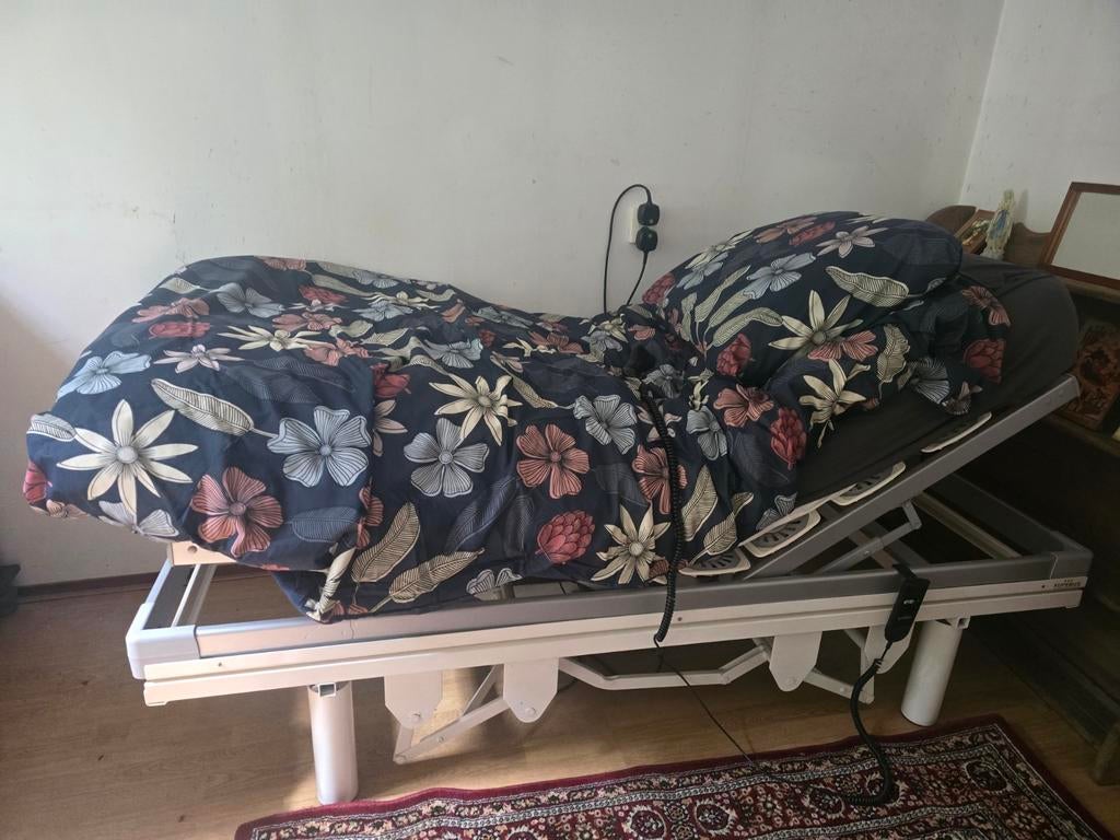 Luxe Elektrisch Verstelbaar Bed  (zorgbed/senioren bed), Ophalen, Verstelbaar, 90 cm, Eenpersoons