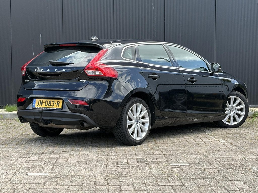 Volvo V40 1.5 T3 Momentum Stoelverwarming / Trekhaak / BT-Au, Auto's, Volvo, Euro 6, 4 cilinders, 700 kg, Leder en Stof