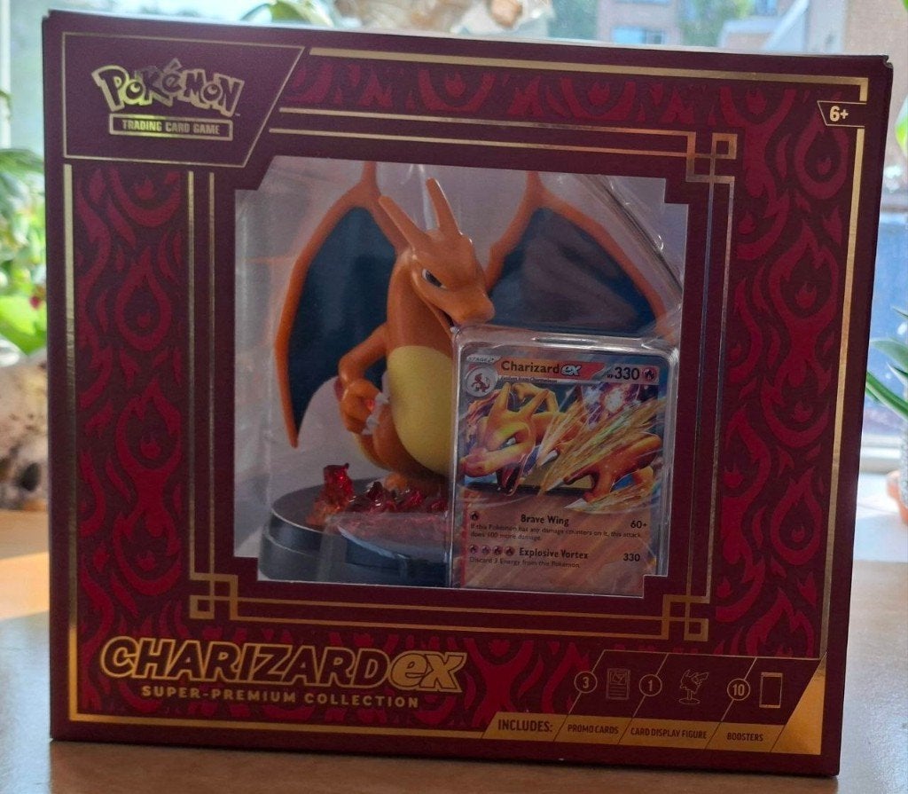 Charizard EX Super Premium Collection beeldje + Kaarten, Hobby en Vrije tijd, Ophalen of Verzenden, Nieuw