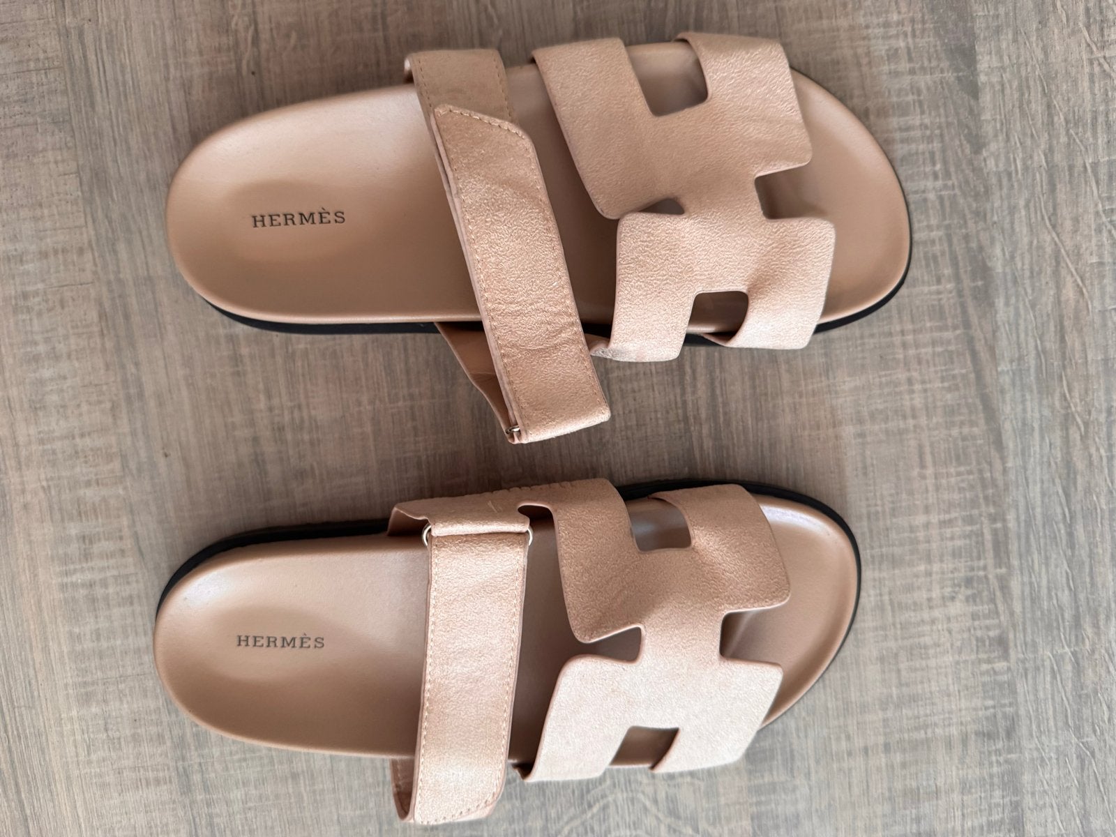 Hermes Dames slippers maat 39 (vallen klein), Ophalen of Verzenden, Nieuw, Beige, Slippers