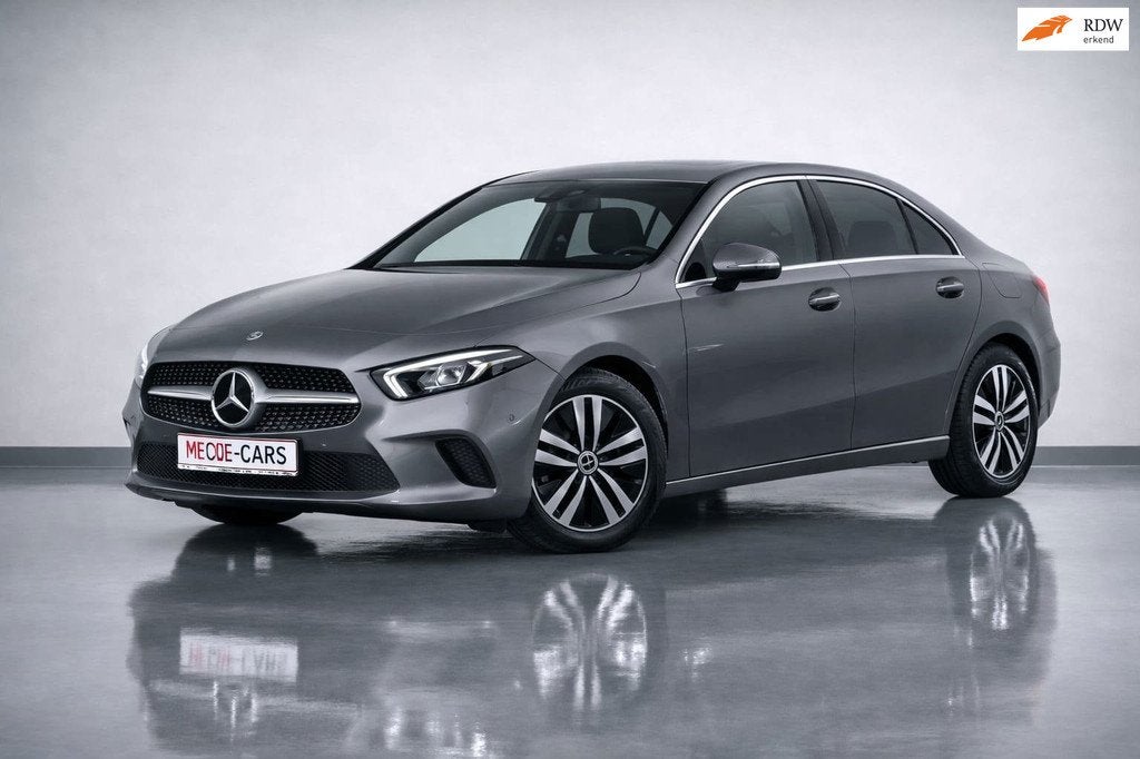 Mercedes-Benz A-klasse 250 e Premium Plus | 1 Jaar Grantie, Auto's, Mercedes-Benz, Gebruikt, Euro 6, 4 cilinders, 15 kWh