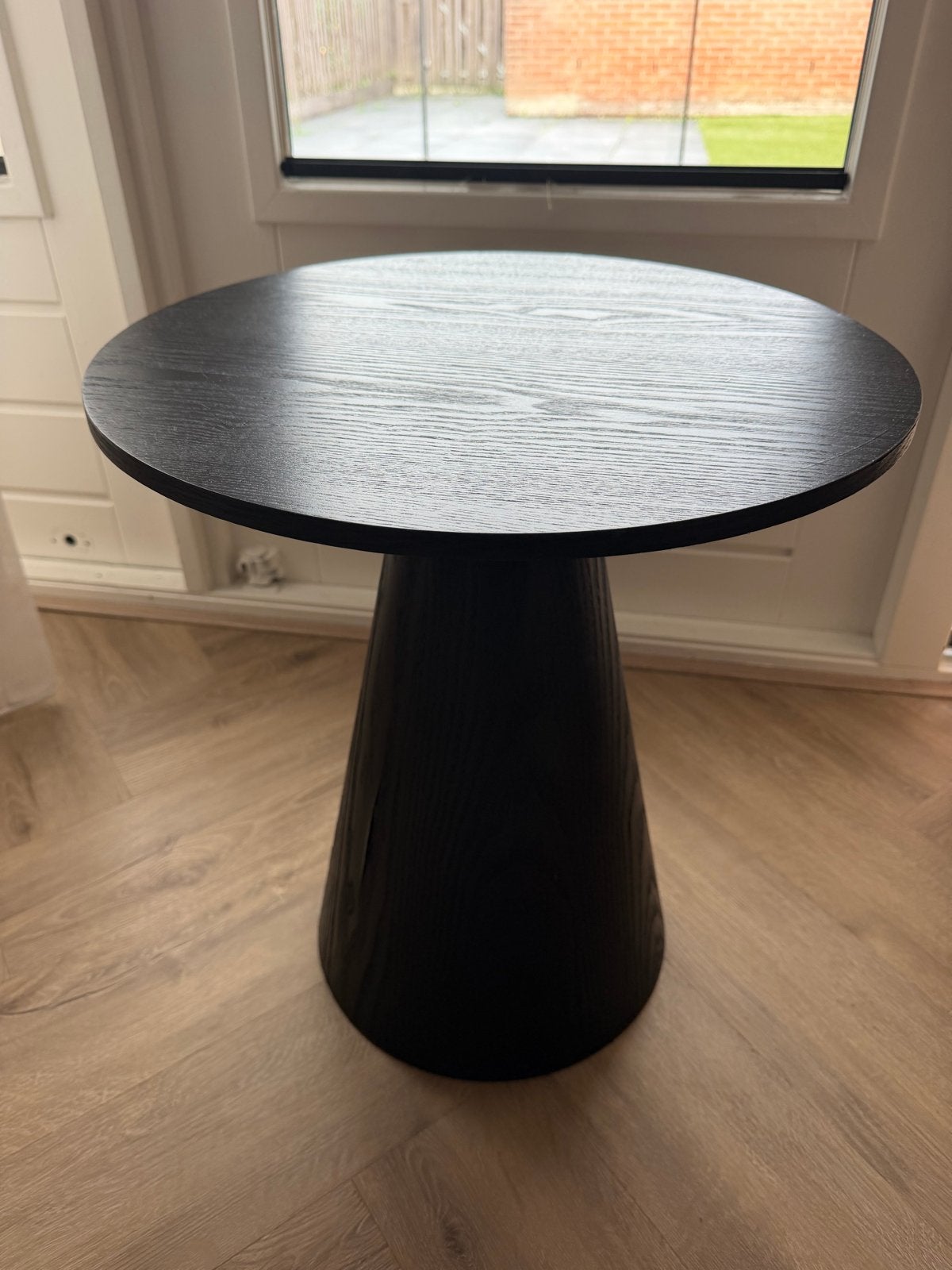 Stijlvolle Zwarte Bijzettafel - Rond Houten Design, Minder dan 55 cm, Rond, Zo goed als nieuw, Hout