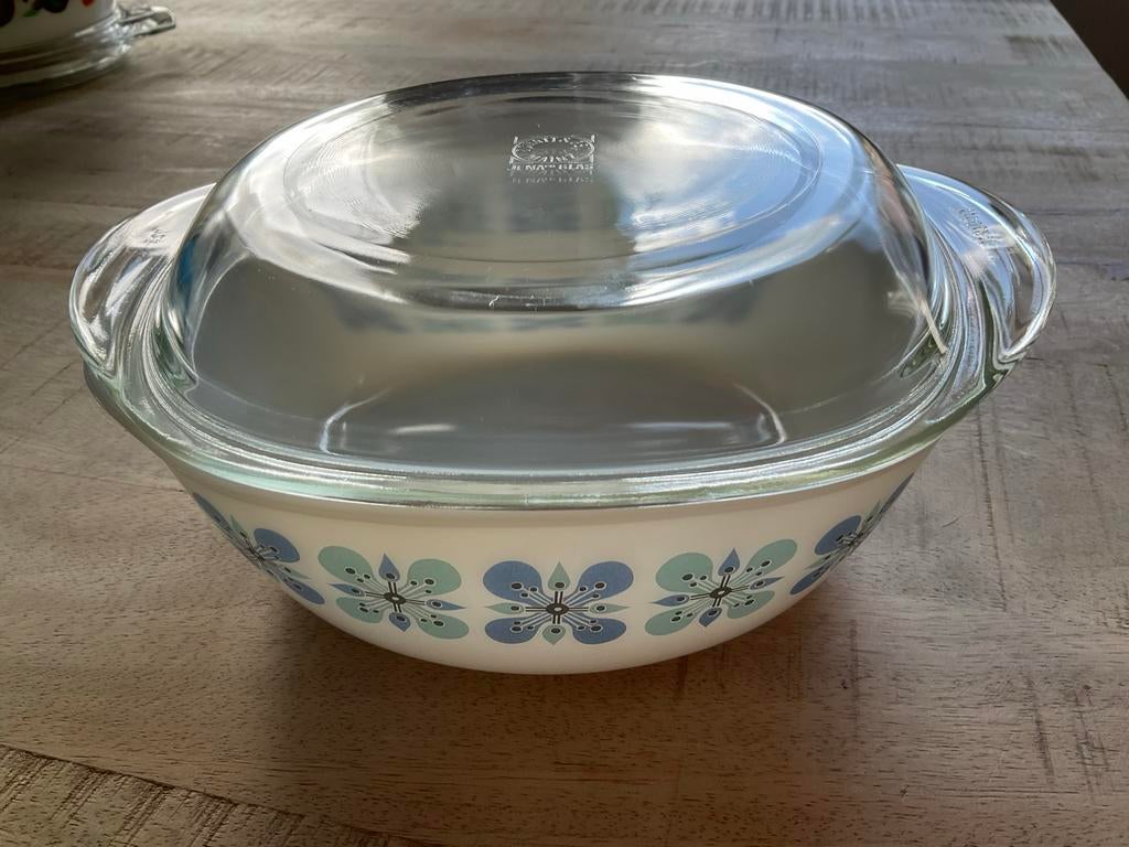 Jena Glas Ovenschaal met Deksel - Vintage Bloemenpatroon, Huis en Inrichting, Ophalen of Verzenden, Zo goed als nieuw, Meerkleurig