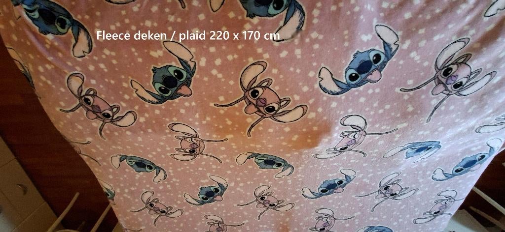 DISNEY STITCH & ANGEL Roze Fleece deken / plaid 220 x 170 cm, Verzamelen, Ophalen of Verzenden, Overige figuren, Zo goed als nieuw