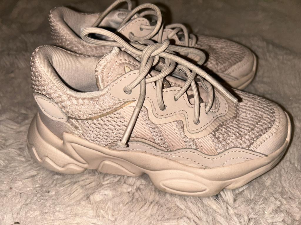 Adidas OZWEEGO sneakers, Ophalen of Verzenden, Zo goed als nieuw, Sportschoenen