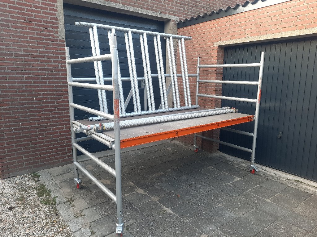 Altrex steiger 135 x 250 cm, Doe-het-zelf en Verbouw, Steigers, Gebruikt, Rolsteiger of Kamersteiger, 5 meter of hoger, Ophalen