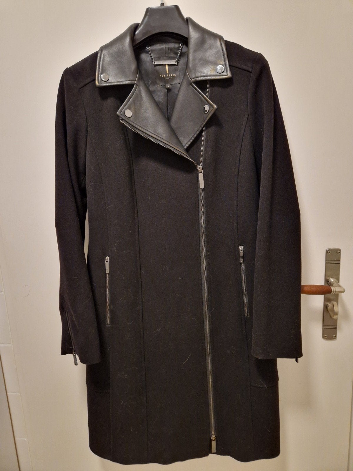 Ted Baker London Zwarte Jas met Leren Details - Maat 34 (XS), Zwart, Ophalen of Verzenden, Zo goed als nieuw, Maat 34 (XS) of kleiner