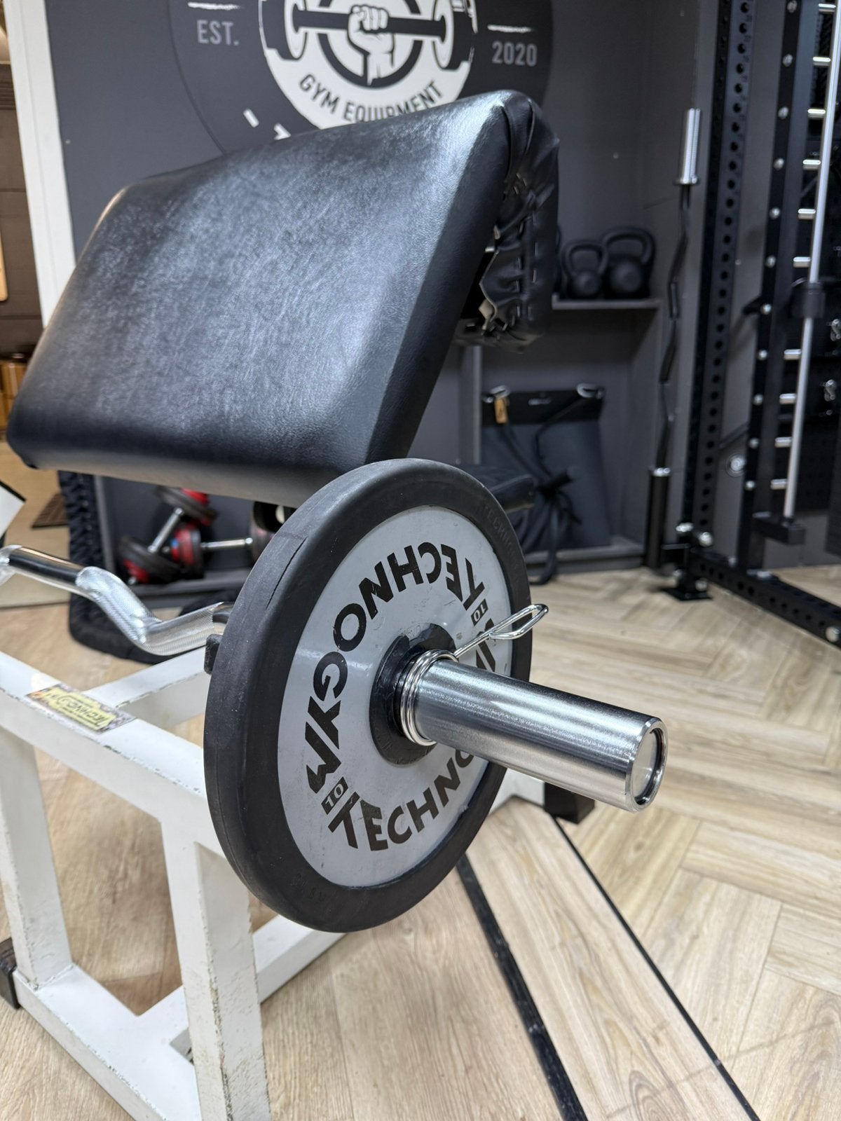 Technogym Scott / Preacher Bench excl curl barbell schijven, Gebruikt, Ophalen of Verzenden, ., Info@fitnesstradingtothemax.nl