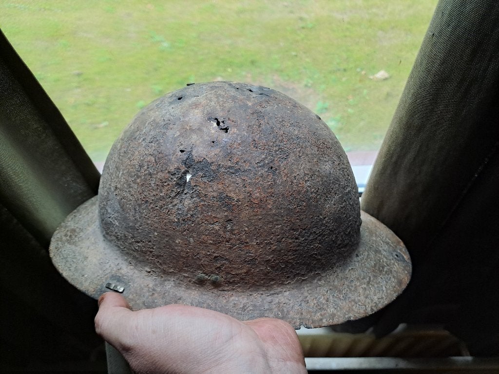 Bodemvondst helm, Ophalen, Overige gebieden, Helm of Baret