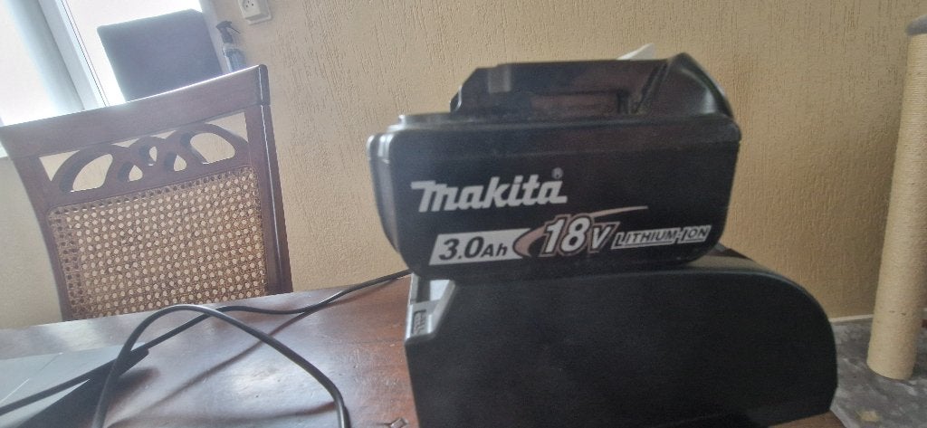 Makita 3ah met oplader, Ophalen of Verzenden, Gebruikt, Boor- en Schroefmachine