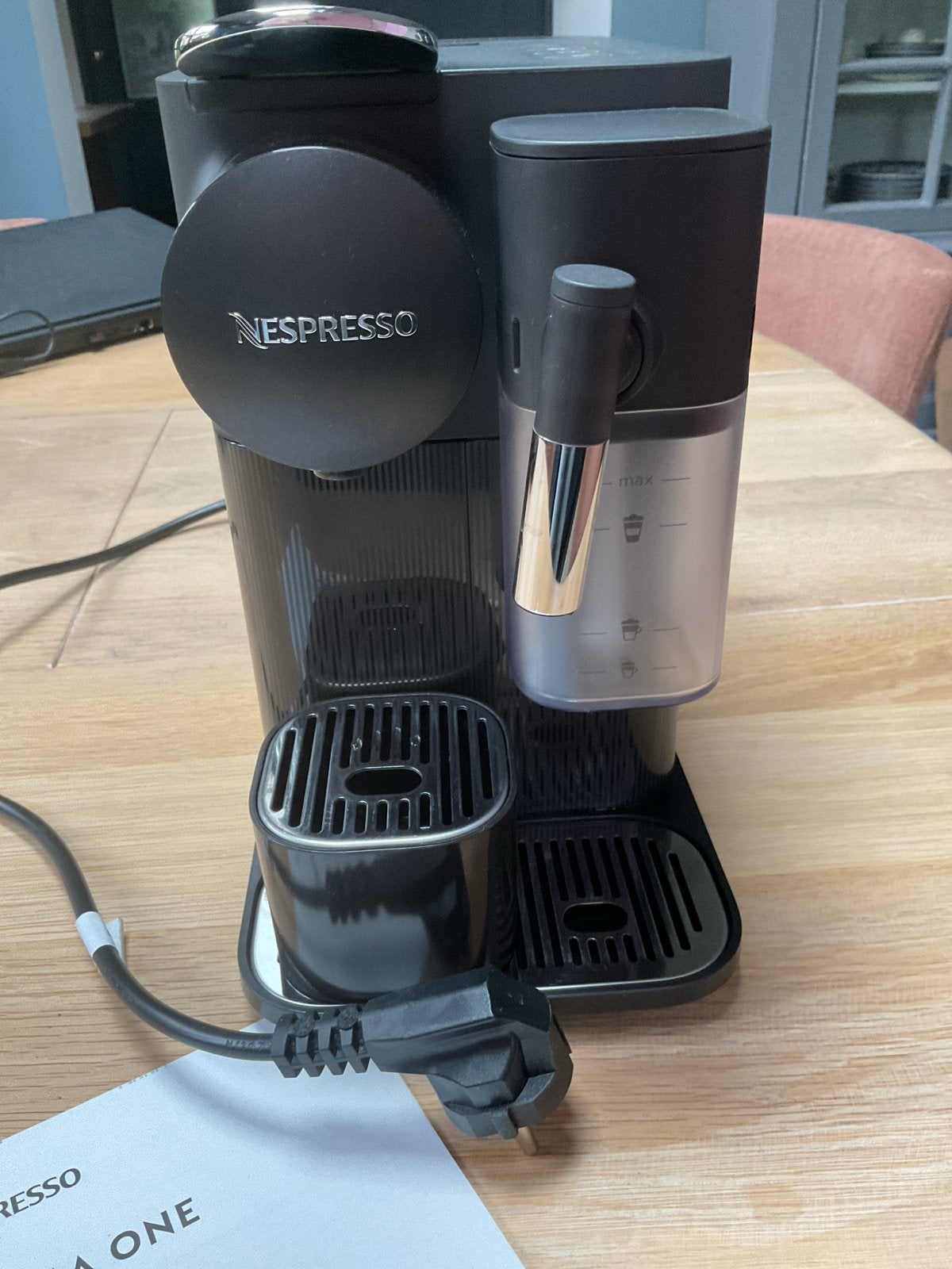 Nespresso Lattissima One - Zo goed als nieuw, Witgoed en Apparatuur, Espresso apparaat, Ophalen of Verzenden, Zo goed als nieuw