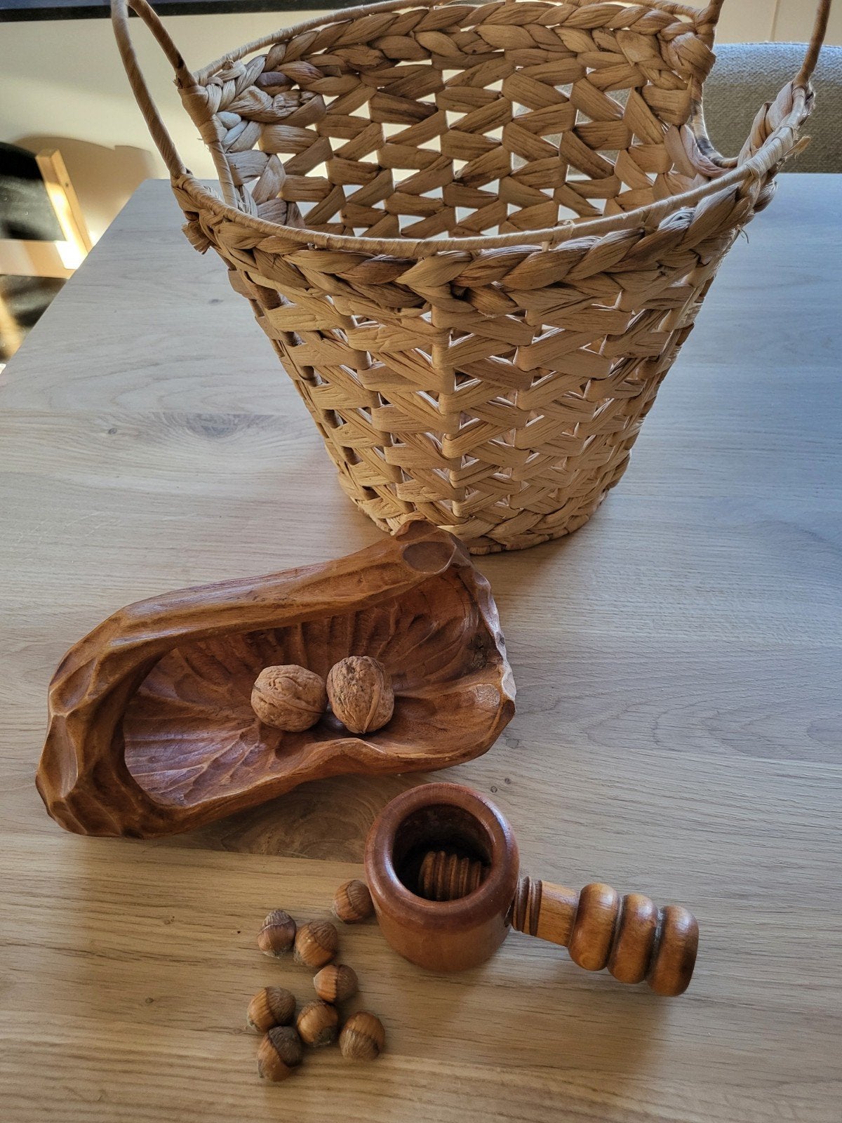 Retro Houten Notenschaal met Notenkraker en Mand, Ophalen of Verzenden, Zo goed als nieuw, Bruin, Hout