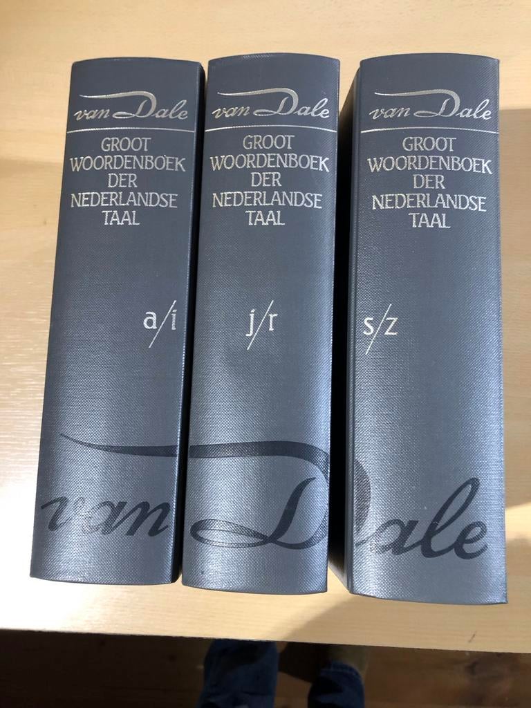 Van Dale Groot Woordenboek der Nederlandse Taal (3 delen), Ophalen of Verzenden, Gelezen, Van Dale, Nederlands