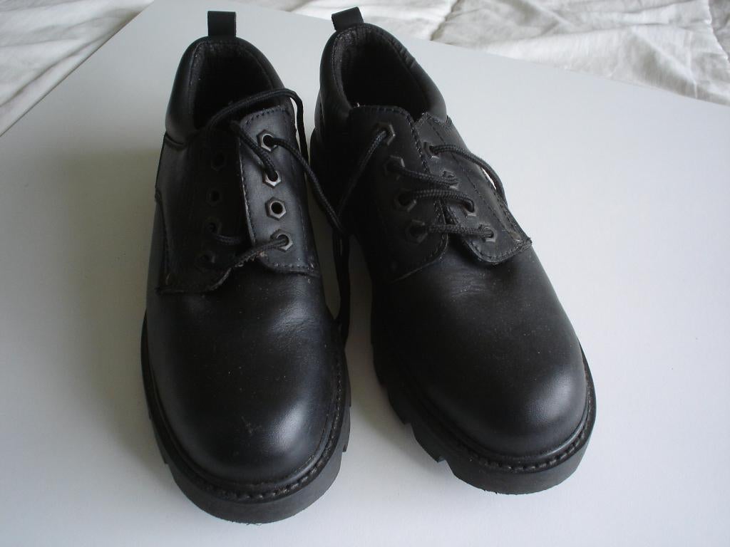 Schoenen Maat 40 met stalen neus en zool (6882/85-36), Ophalen of Verzenden, Zo goed als nieuw, Zwart, Schoenen met lage hakken