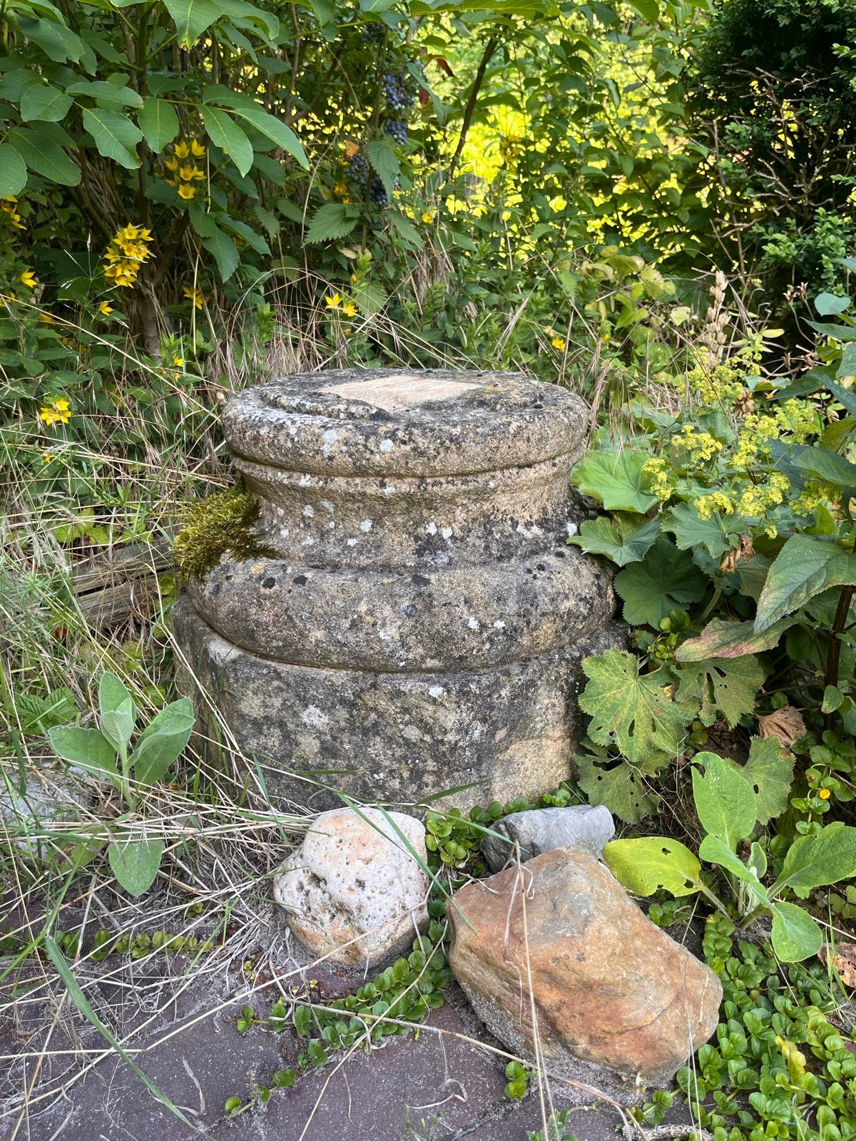 Antieke stenen sokkel/voetstuk - Tuindecoratie, Tuin en Terras, Tuinbeelden, Ophalen, Gebruikt, Steen, Abstract beeld