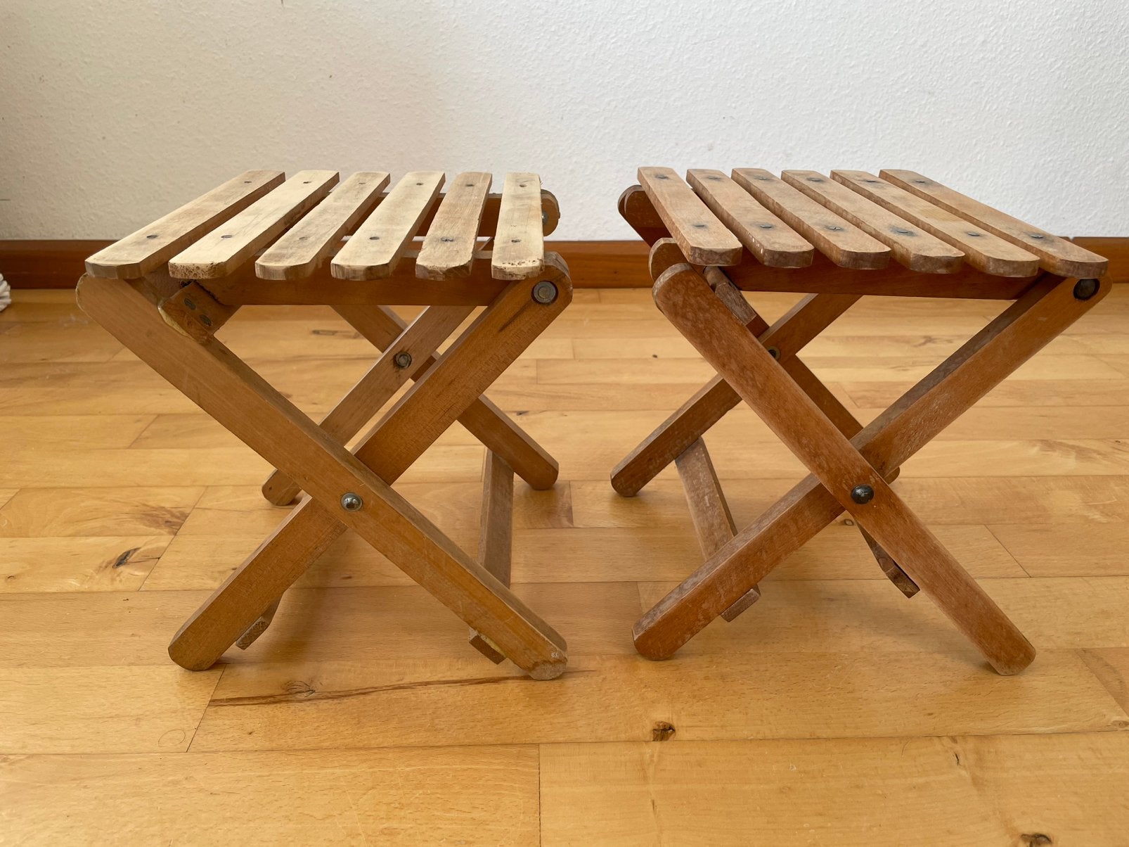 2x Bijzettafeltjes, bloementafeltjes, inklapbaar, hout, Ophalen of Verzenden, Gebruikt, Hout