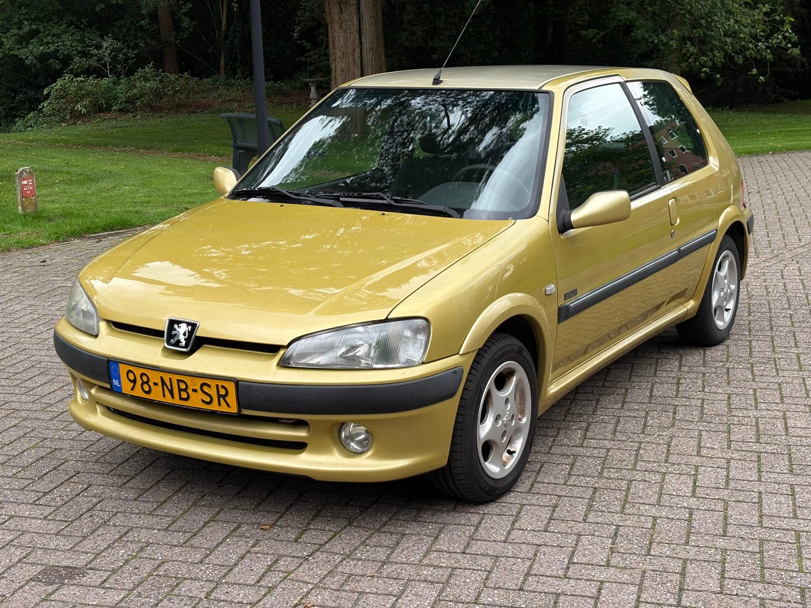 Peugeot 106 1.4 Sport 2003 Geel, Auto's, Voorwielaandrijving, 4 cilinders, 400 kg, Bedrijf