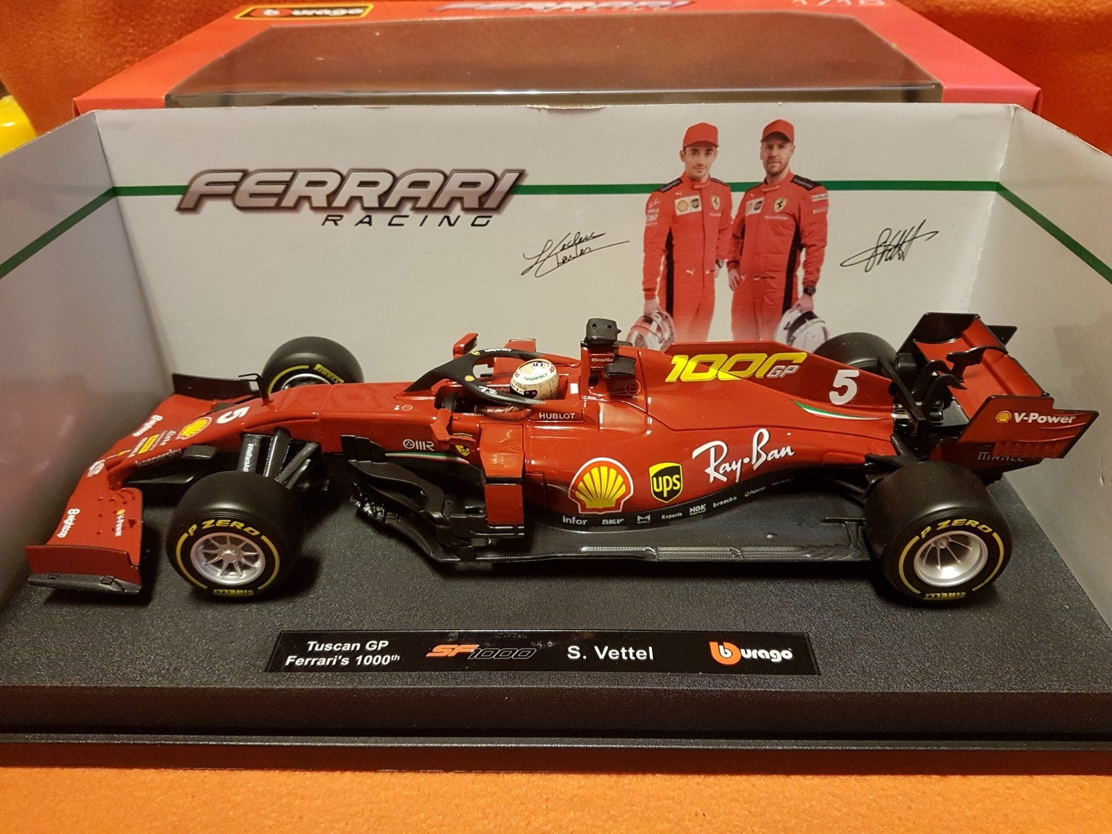 f1 Ferrari sf1000 Sebastian vettel Gp tuscane 2021, Hobby en Vrije tijd, Ophalen of Verzenden, Zo goed als nieuw, Auto, Bburago